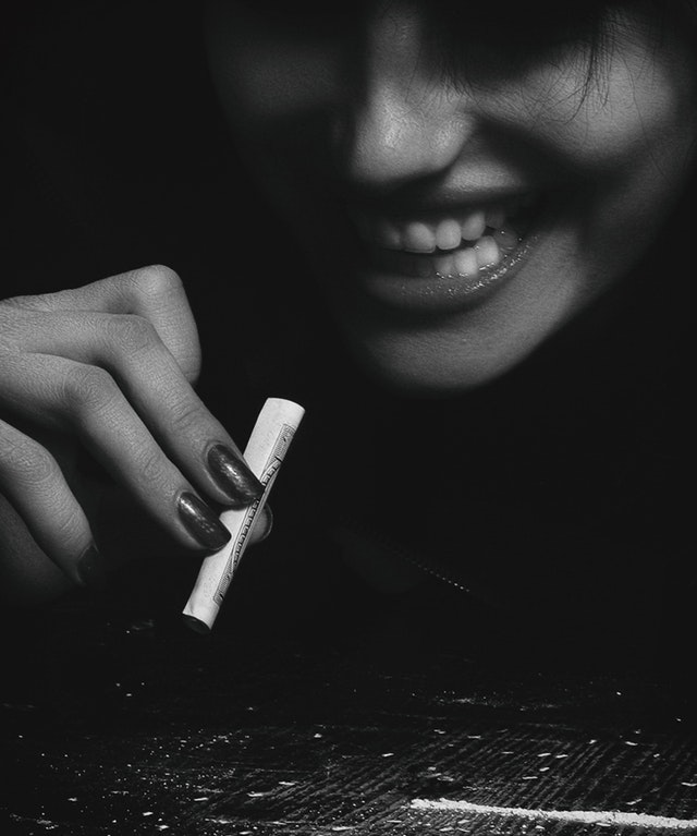 woman doing drugs
